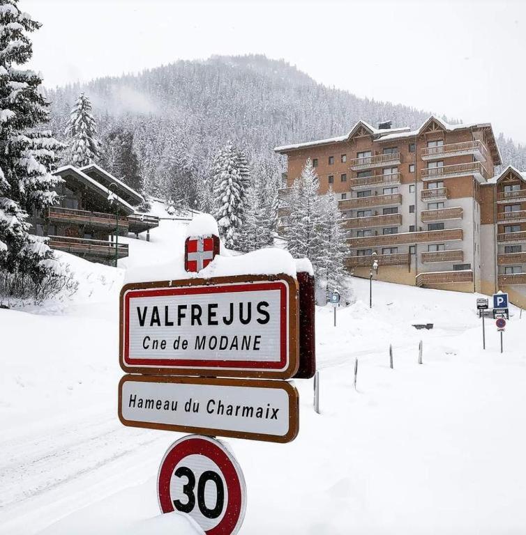 VALFREJUS - Appartement L'Erable Les Chalets de Florence 2 - Chaleureux et fonctionnel - plein centre à côté des télécabines - 4 à 7 pers Valfrejus Exterior foto